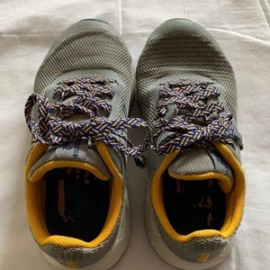 New Balance gently worn tennis shoes in size 11.5